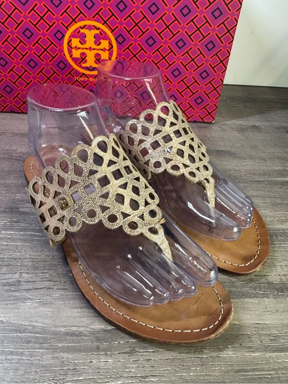 Tory Burch Davy Metallic Gold Laser-Cut Thong Sandal size 6.5